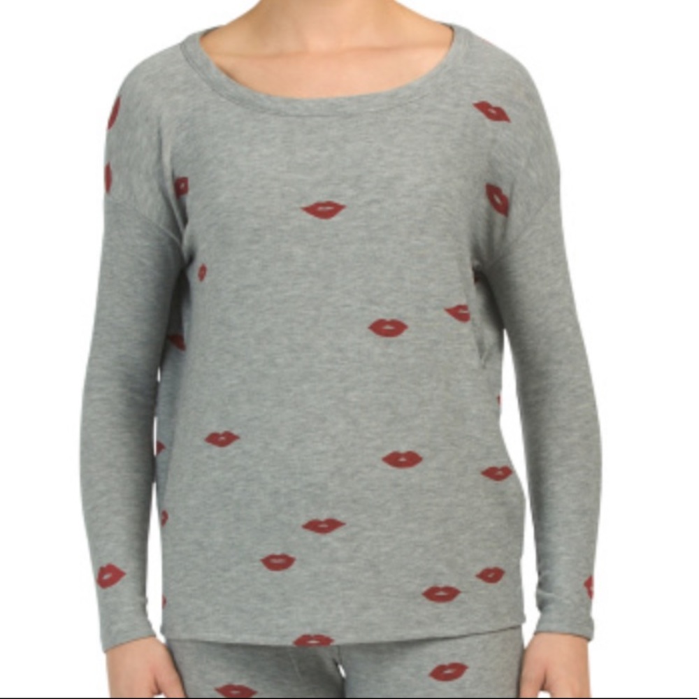 Chaser long sleeve kiss top NWT medium